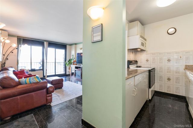 25-40 Shore Boulevard 6M, Astoria, NY 11102