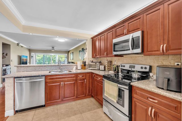 460 NW 67TH Street L105, Boca Raton, FL 33487