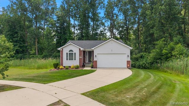 29561 S Pine Grove Drive, New Boston, MI 48164