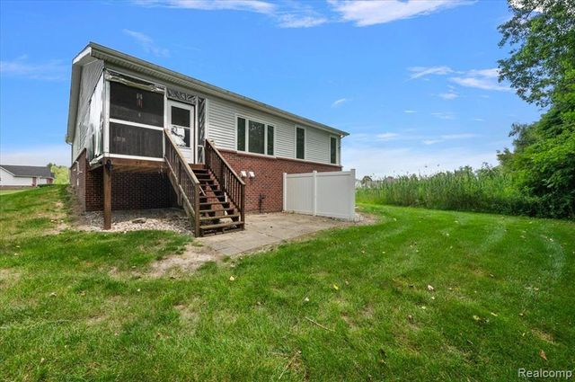 29561 S Pine Grove Drive, New Boston, MI 48164