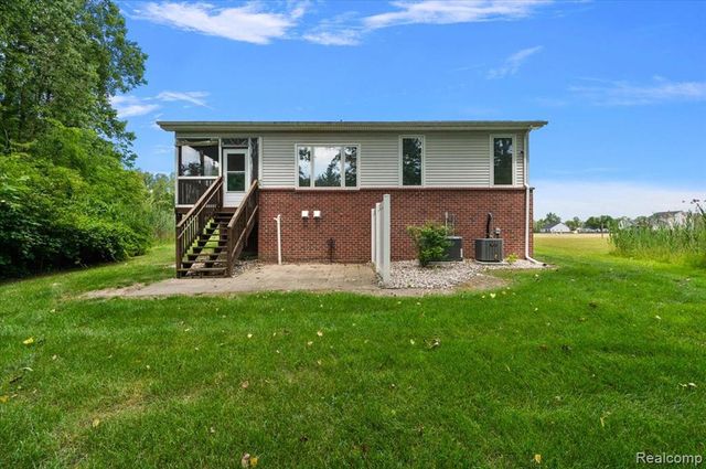 29561 S Pine Grove Drive, New Boston, MI 48164