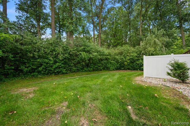 29561 S Pine Grove Drive, New Boston, MI 48164