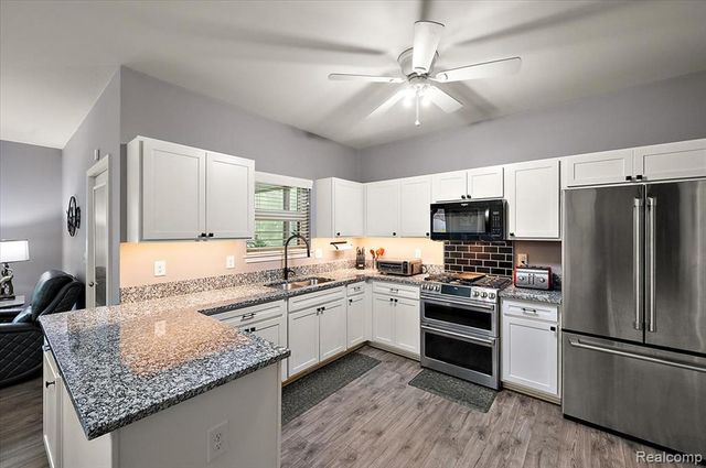 29561 S Pine Grove Drive, New Boston, MI 48164