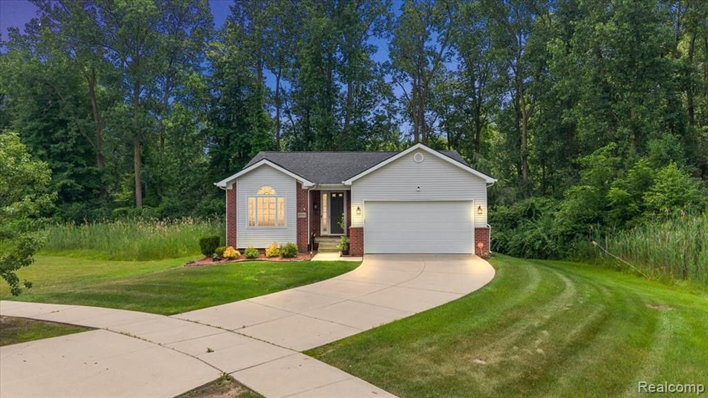 29561 S Pine Grove Drive, New Boston, MI 48164