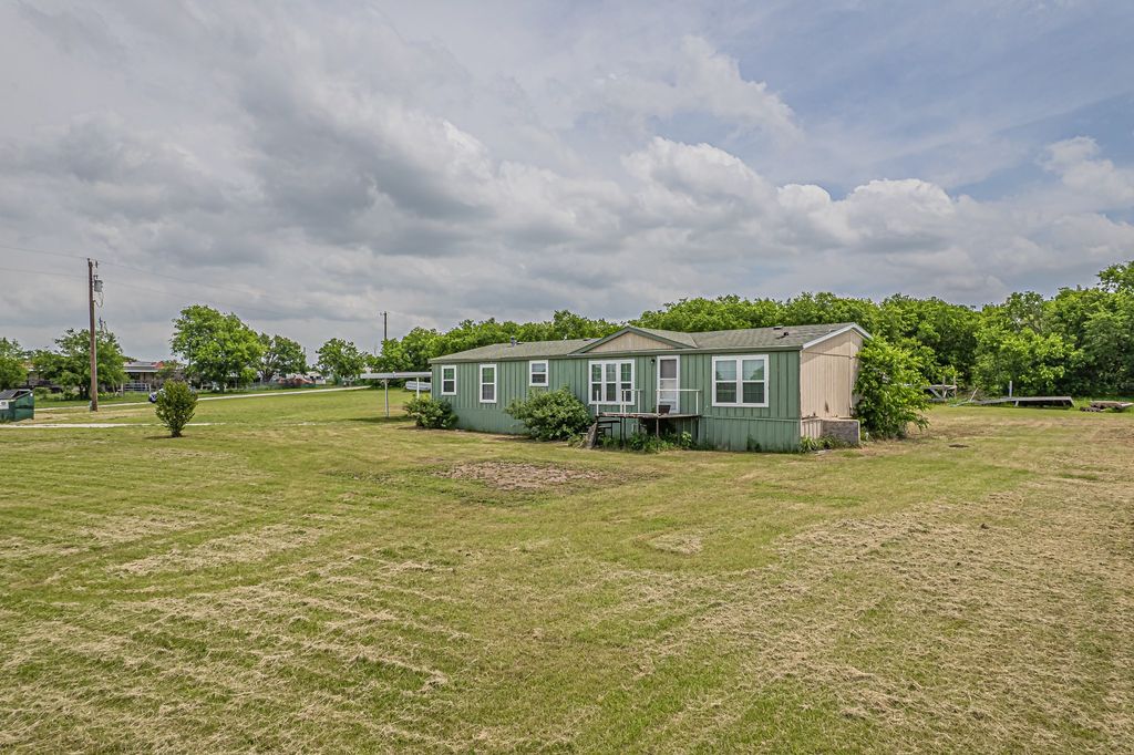 5545 Moncrief Road, Justin, TX 76247
