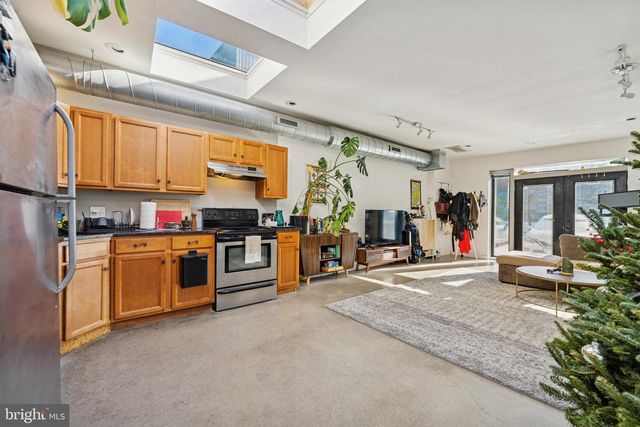 2420 TRENTON AVE, Philadelphia, PA 19125