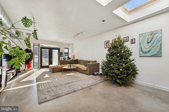 2420 TRENTON AVE, Philadelphia, PA 19125