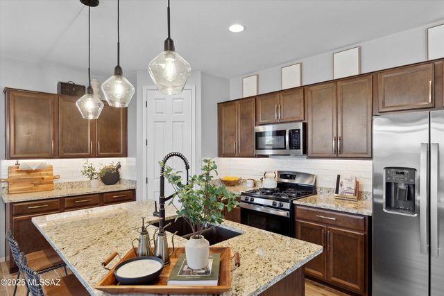639 W Calle Espadero, Sahuarita, AZ 85629