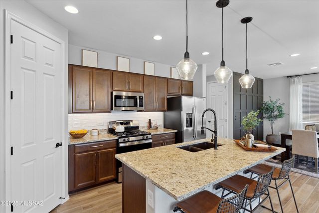 639 W Calle Espadero, Sahuarita, AZ 85629