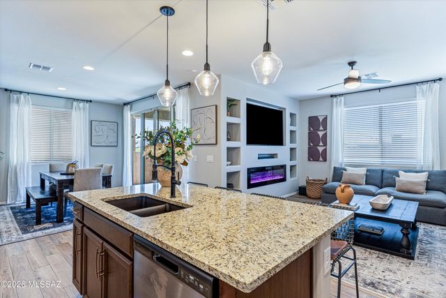 639 W Calle Espadero, Sahuarita, AZ 85629