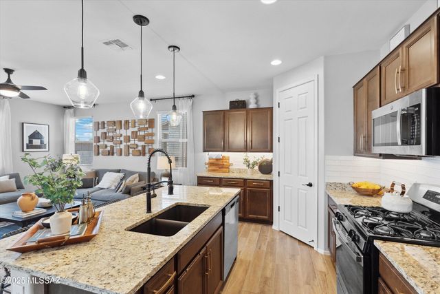 639 W Calle Espadero, Sahuarita, AZ 85629