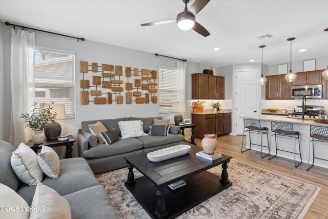 639 W Calle Espadero, Sahuarita, AZ 85629