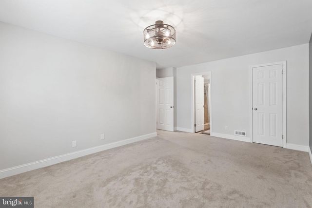 227-A DERRY HILL CT, Mount Laurel, NJ 08054