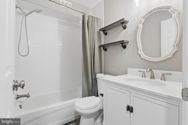 227-A DERRY HILL CT, Mount Laurel, NJ 08054