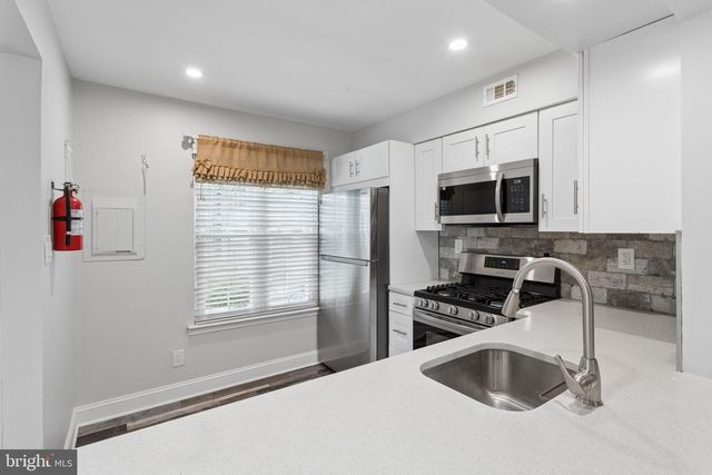 227-A DERRY HILL CT, Mount Laurel, NJ 08054