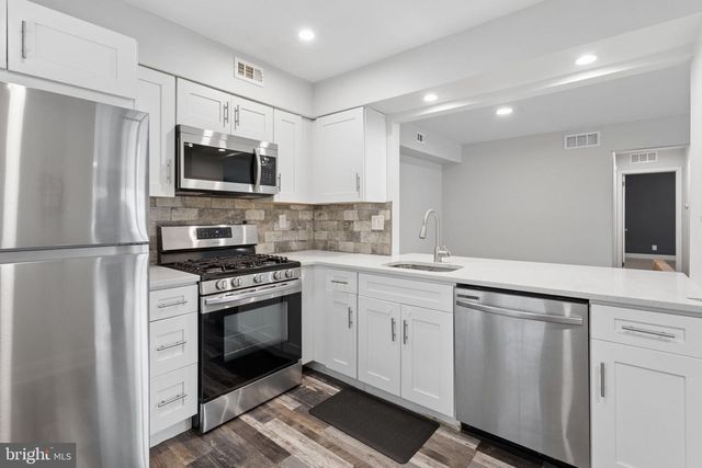 227-A DERRY HILL CT, Mount Laurel, NJ 08054