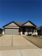 2010 Chief Street, Bryan, TX 77807