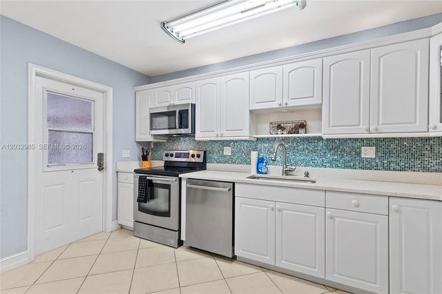2424 NE 9th Street 207, Fort Lauderdale, FL 33304
