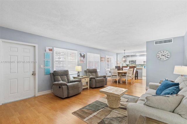 2424 NE 9th Street 207, Fort Lauderdale, FL 33304