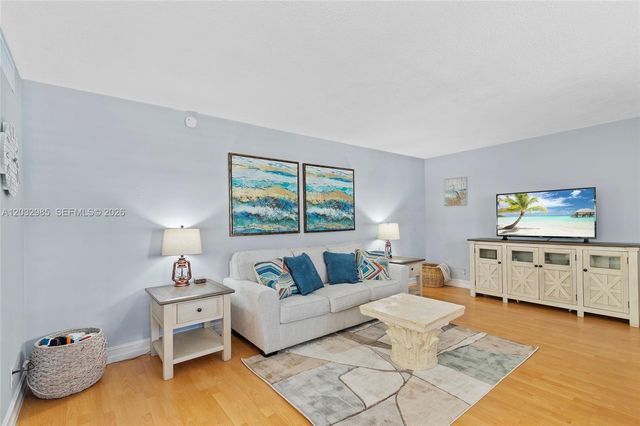 2424 NE 9th Street 207, Fort Lauderdale, FL 33304