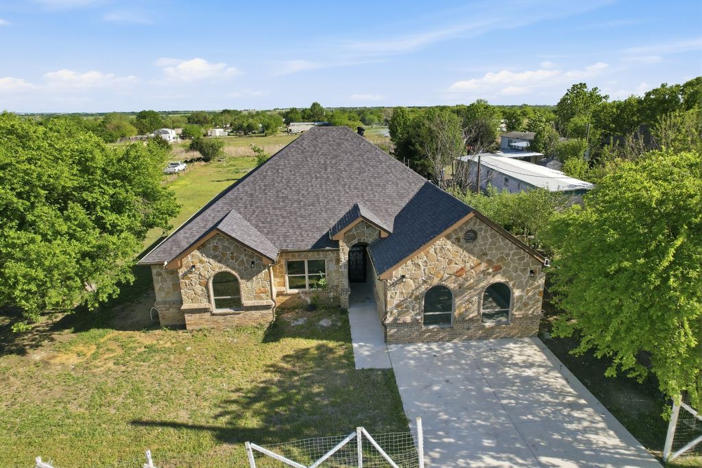 8532 Reese Road, Alvarado, TX 76009