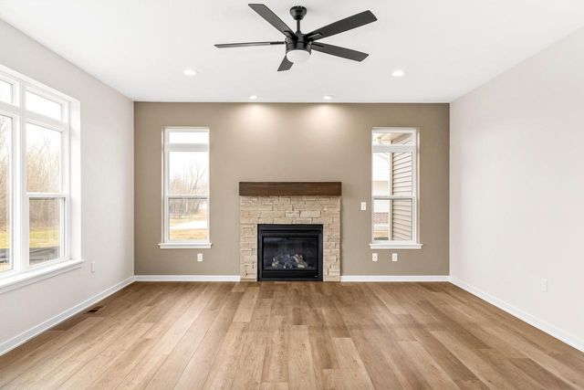 2264 Ravenswood ROAD, Burlington, WI 53105