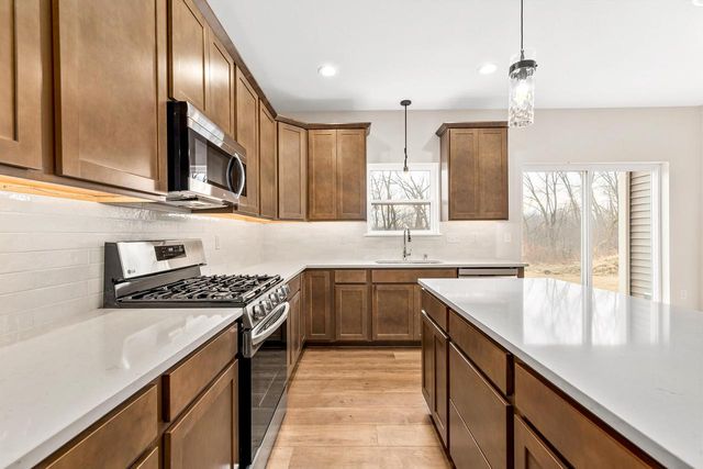 2264 Ravenswood ROAD, Burlington, WI 53105