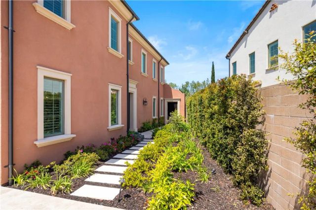 163 Summerland, Irvine, CA 92602