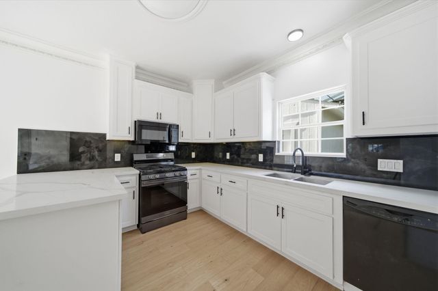 710 W 10th Street, Houston, TX 77008