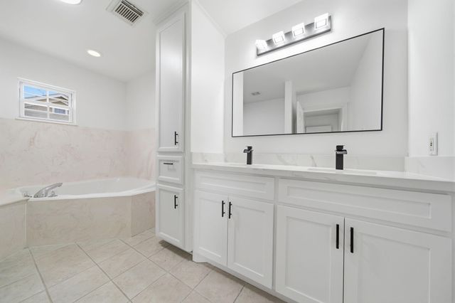 710 W 10th Street, Houston, TX 77008