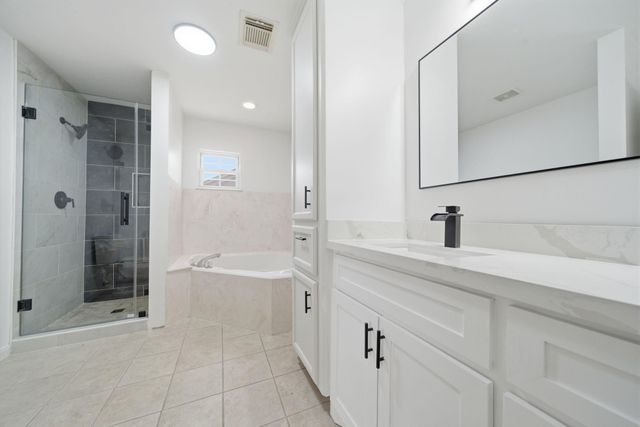 710 W 10th Street, Houston, TX 77008