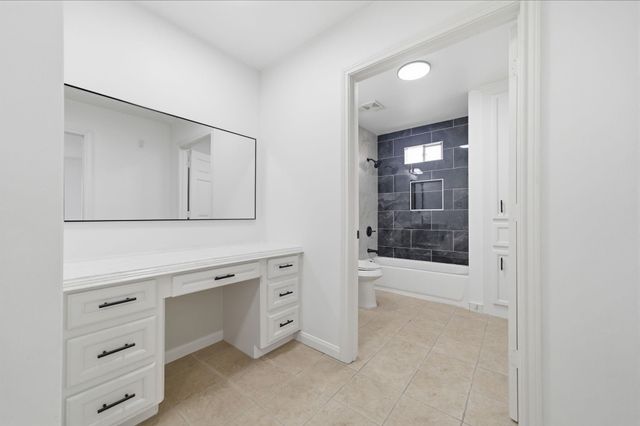 710 W 10th Street, Houston, TX 77008