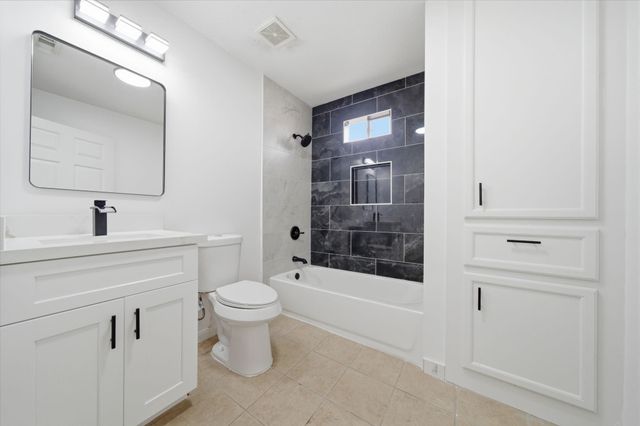 710 W 10th Street, Houston, TX 77008
