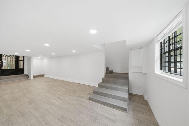 710 W 10th Street, Houston, TX 77008