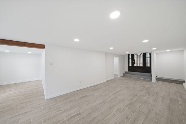 710 W 10th Street, Houston, TX 77008