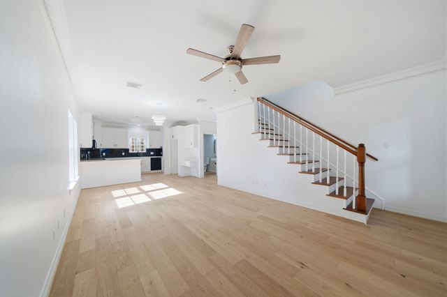 710 W 10th Street, Houston, TX 77008