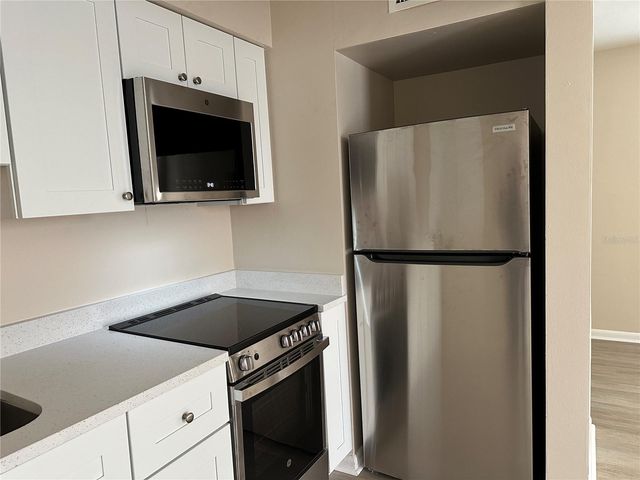 334 33RD AVENUE N, St Petersburg, FL 33704