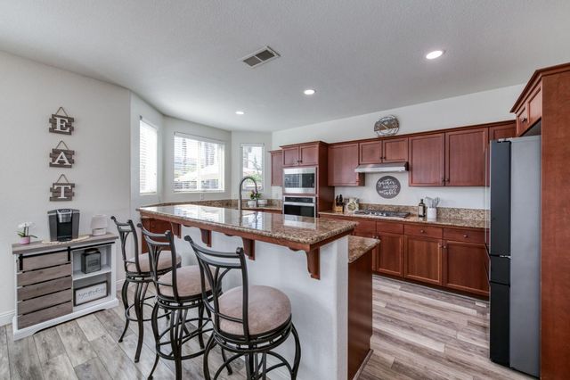 6977 E Michigan Avenue, Fresno, CA 93727