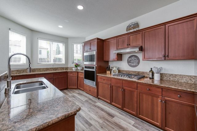 6977 E Michigan Avenue, Fresno, CA 93727