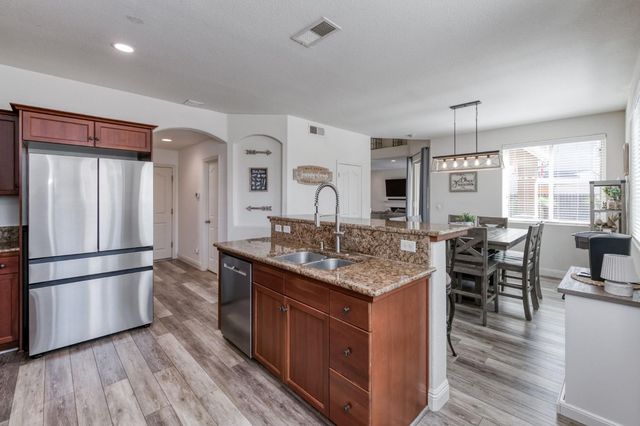 6977 E Michigan Avenue, Fresno, CA 93727