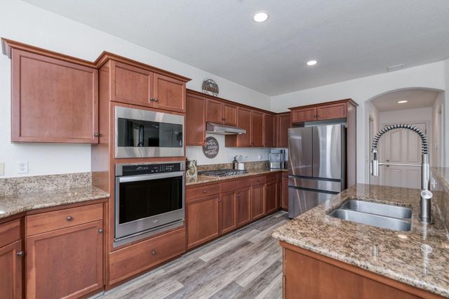 6977 E Michigan Avenue, Fresno, CA 93727