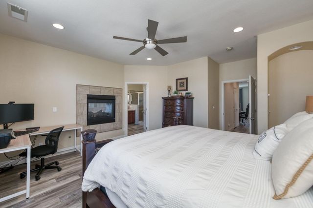 6977 E Michigan Avenue, Fresno, CA 93727