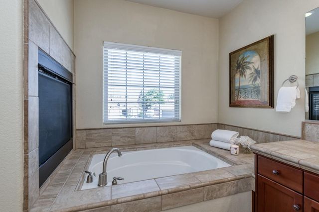 6977 E Michigan Avenue, Fresno, CA 93727