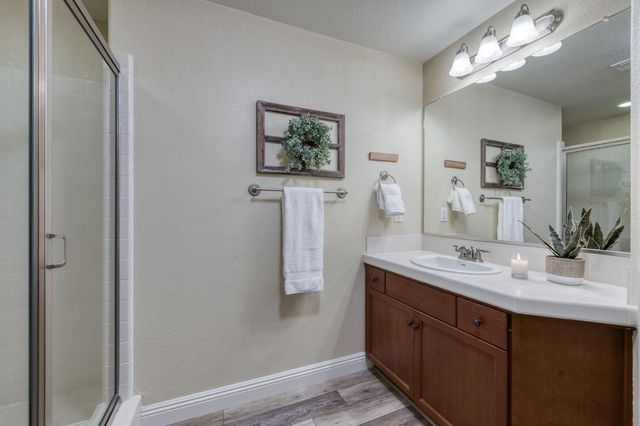 6977 E Michigan Avenue, Fresno, CA 93727