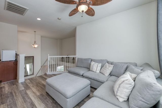 6977 E Michigan Avenue, Fresno, CA 93727