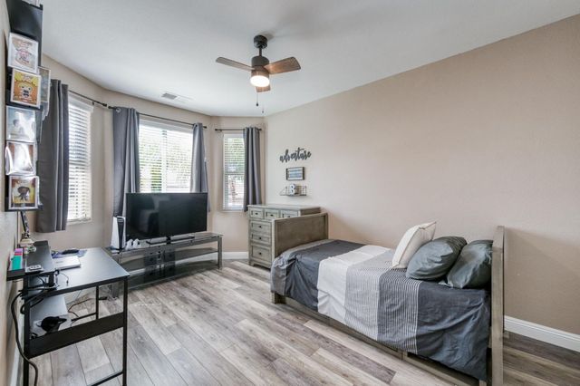 6977 E Michigan Avenue, Fresno, CA 93727