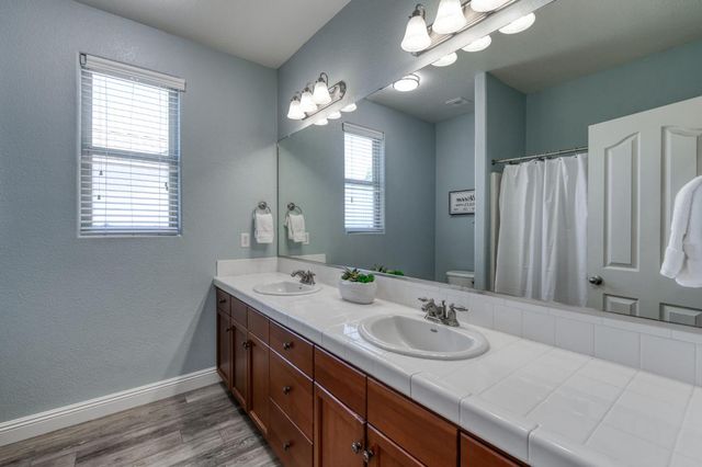 6977 E Michigan Avenue, Fresno, CA 93727