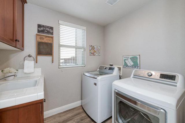 6977 E Michigan Avenue, Fresno, CA 93727