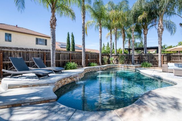 6977 E Michigan Avenue, Fresno, CA 93727