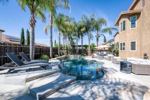 6977 E Michigan Avenue, Fresno, CA 93727